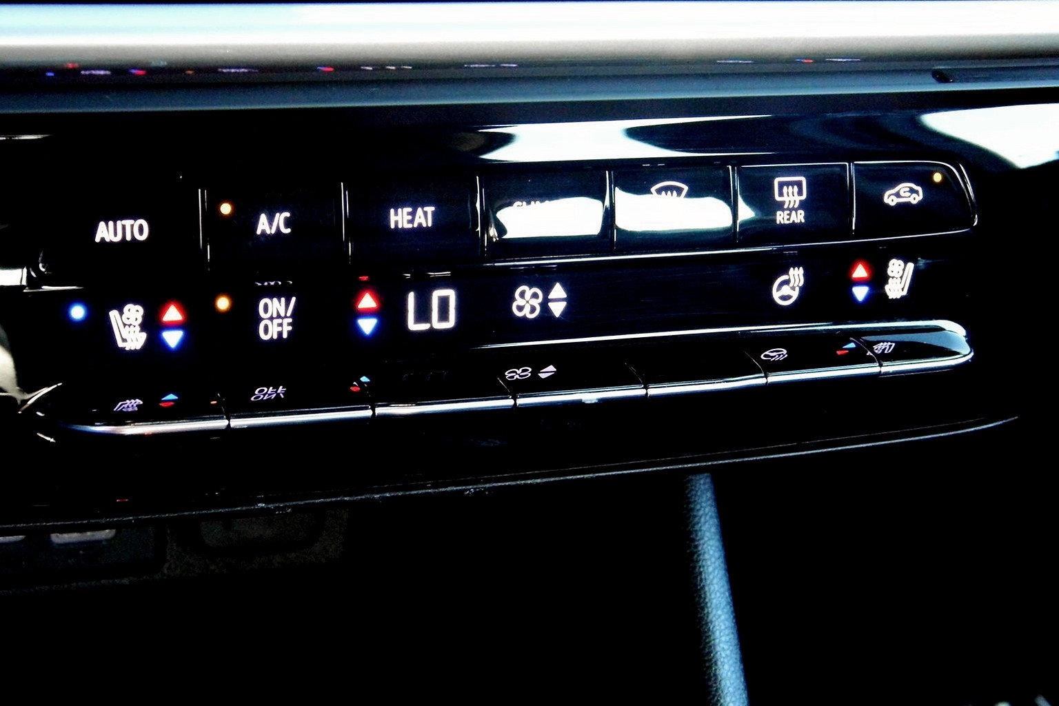 Used 2022 Chevrolet Bolt EUV Premier w/ Sun & Sound Package image 14