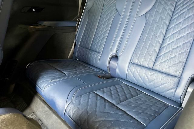 Used 2026 Cadillac Vistiq Premium Luxury w/ LPO, Floor Liner Package AWD/4WD image 15