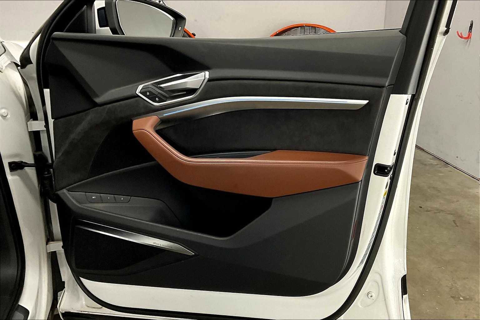 Certified 2021 Audi e-tron Prestige w/ Prestige Package image 26