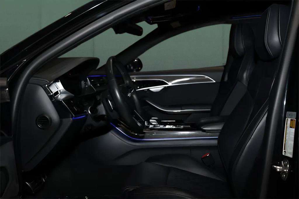 Used 2022 Audi S8 w/ S8 Executive Package image 9
