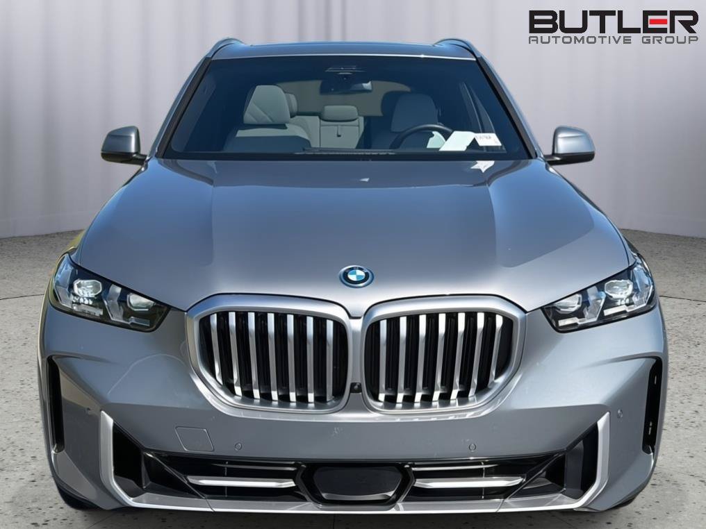 Used 2024 BMW X5 xDrive50e w/ Premium Package AWD/4WD image 9