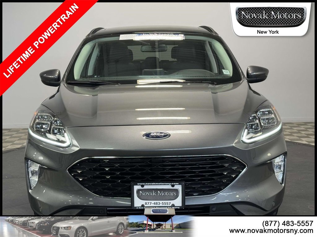 Used 2022 Ford Escape Titanium image 2