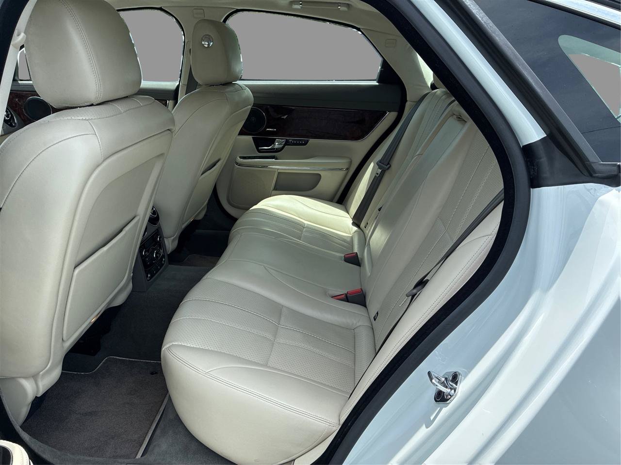 Used 2013 Jaguar XJ w/ Front Seat Comfort Pkg RWD image 13