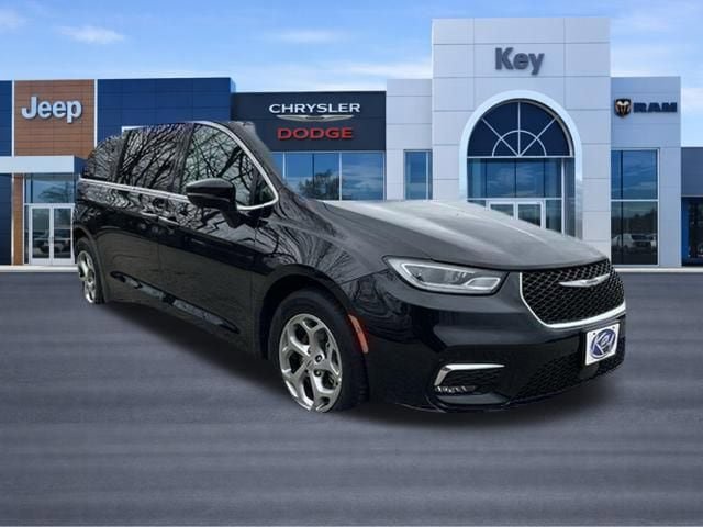 Used 2024 Chrysler Pacifica Limited FWD image 31