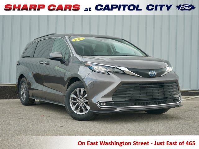 Used 2023 Toyota Sienna XLE image 1