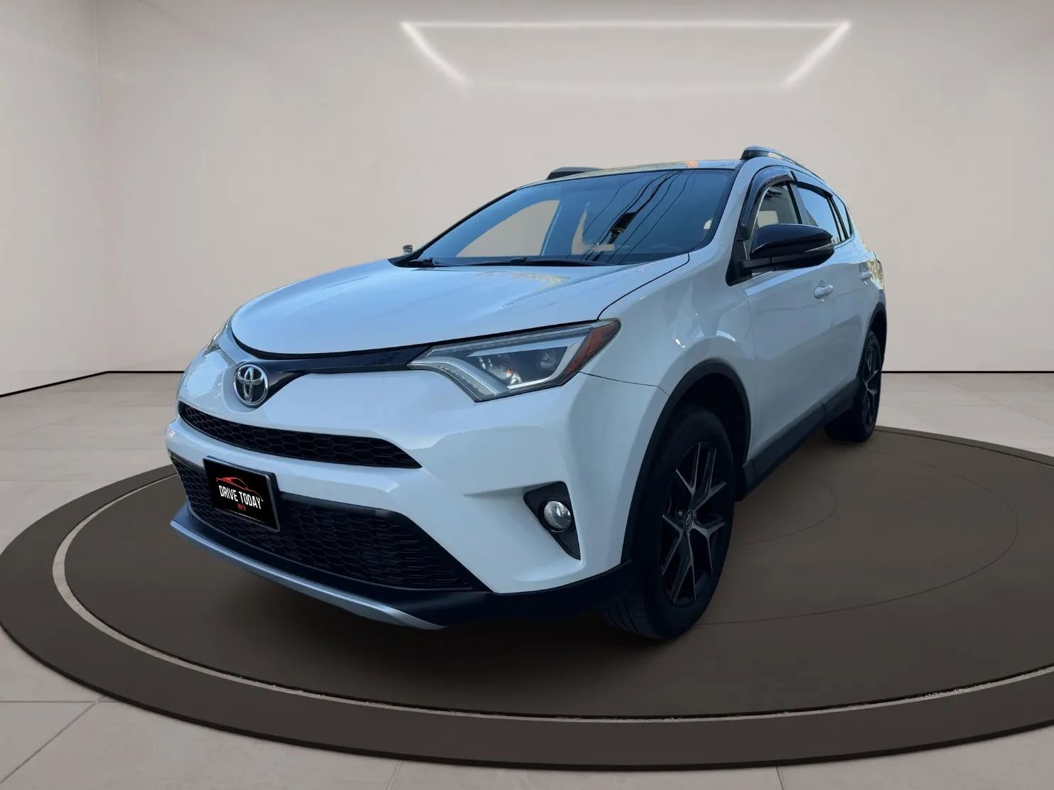 Used 2016 Toyota RAV4 SE image 3
