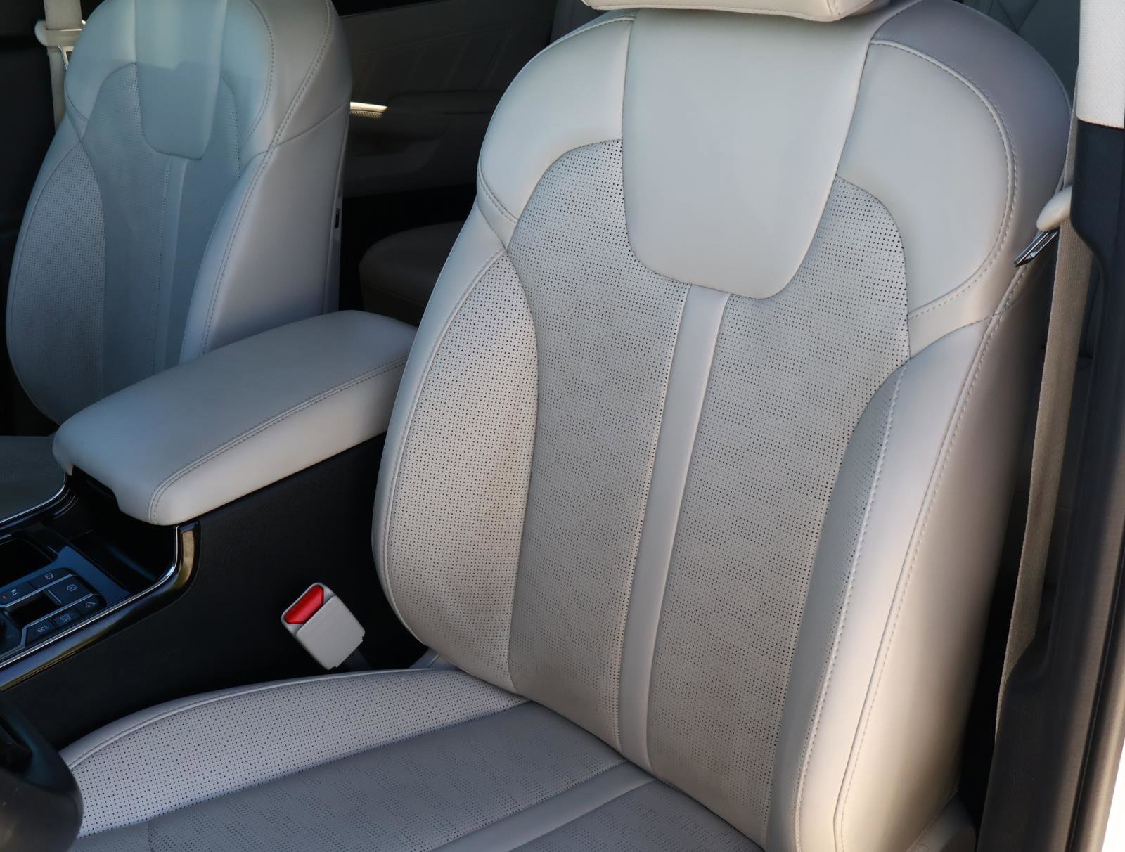 Used 2025 Kia Sorento SX image 15