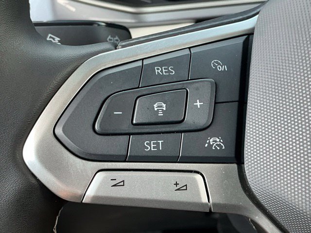 Certified 2025 Volkswagen Taos SEL AWD/4WD image 30