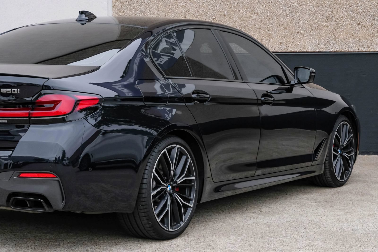 Used 2023 BMW M550i xDrive w/ Executive Package AWD/4WD image 14