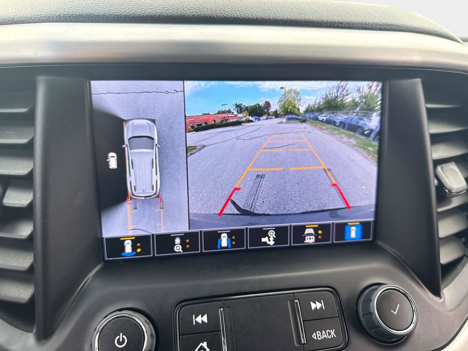 Used 2023 GMC Acadia SLT w/ Elevation Edition image 24