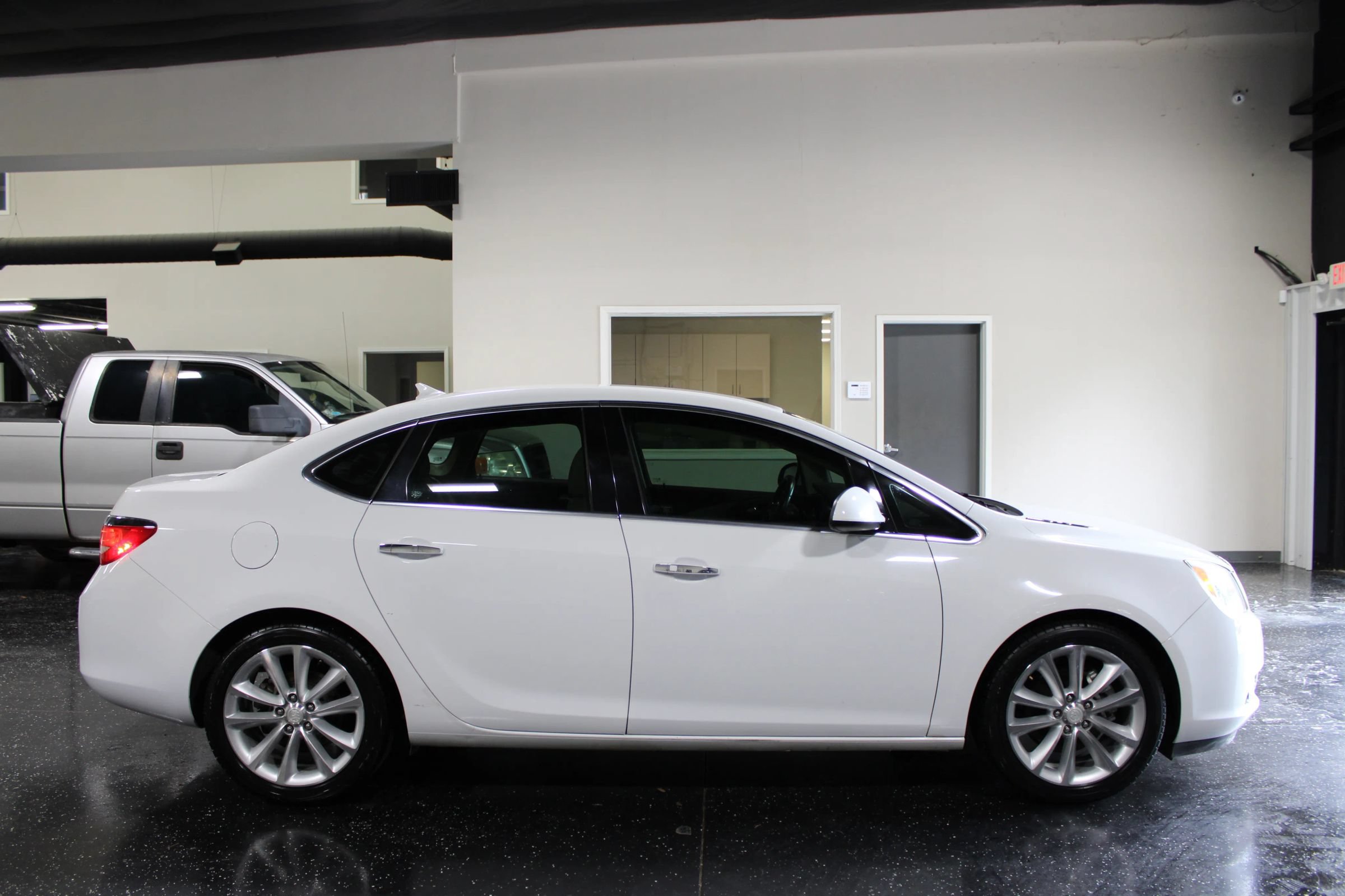 Used 2012 Buick Verano Leather FWD image 2