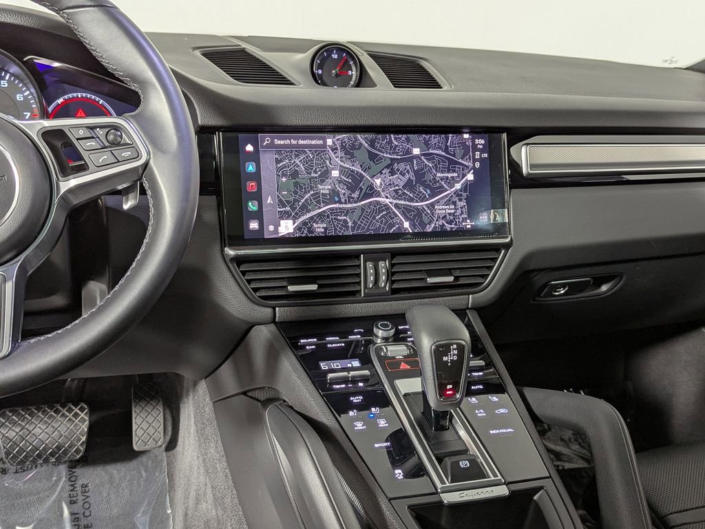 Used 2022 Porsche Cayenne Platinum Edition image 33