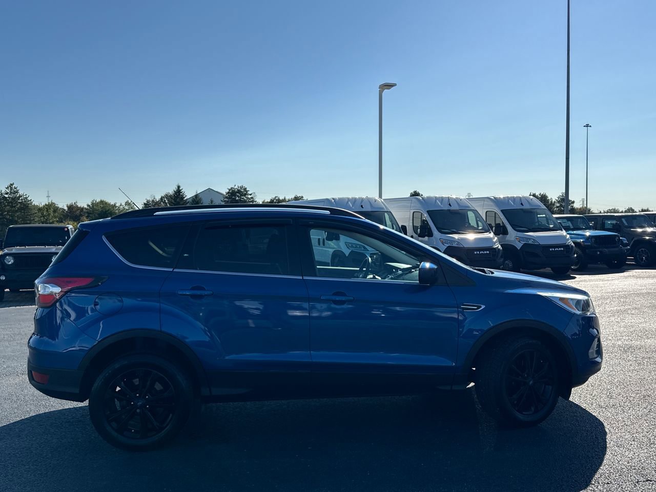 Used 2017 Ford Escape SE image 2
