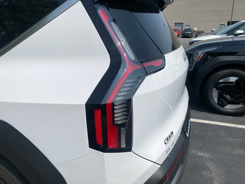 New 2026 Kia EV9 Wind image 8