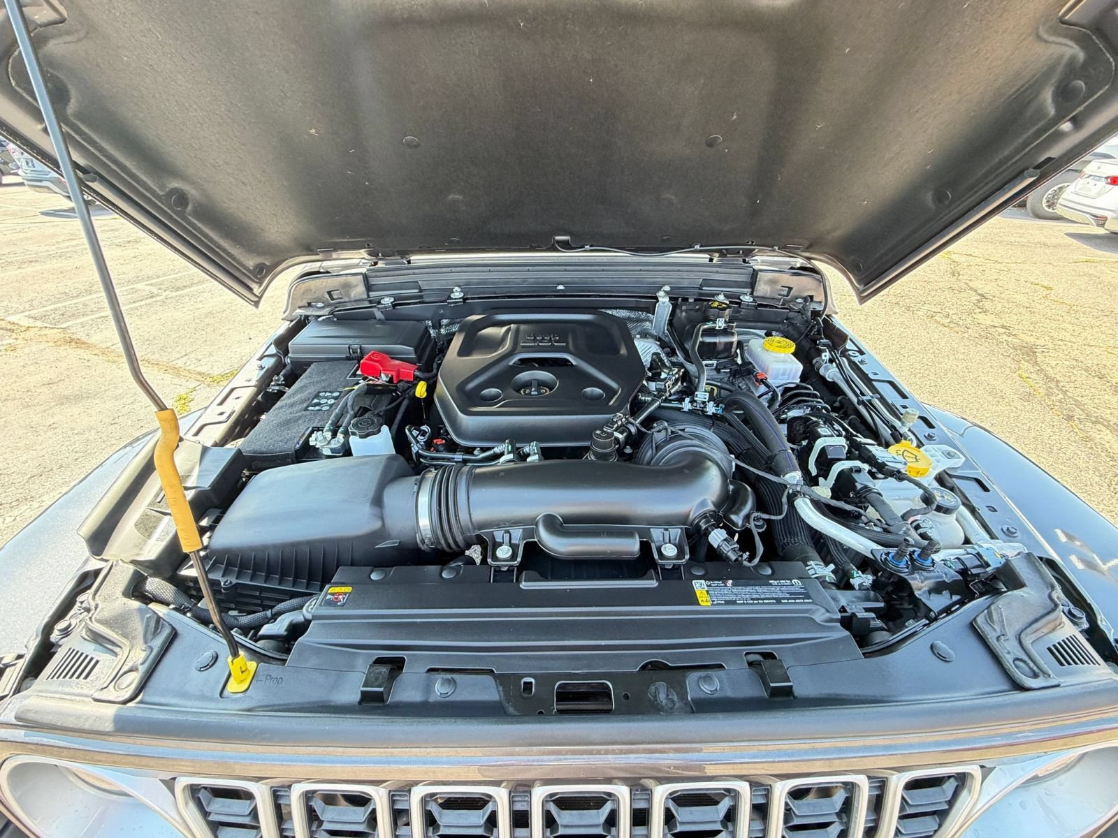 Used 2025 Jeep Wrangler Unlimited Sahara AWD/4WD image 31
