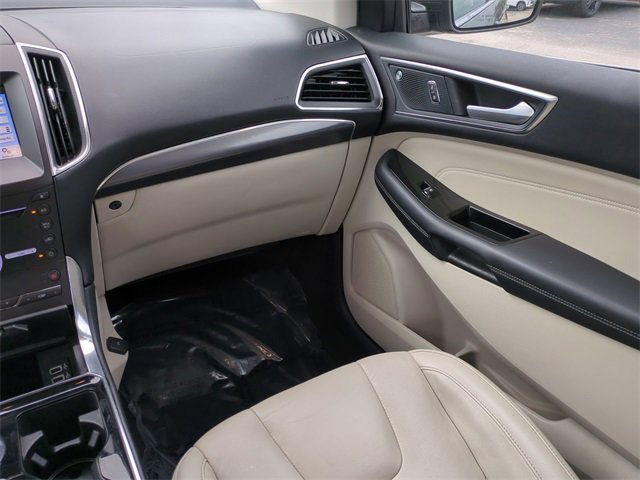 Used 2019 Ford Edge Titanium image 19