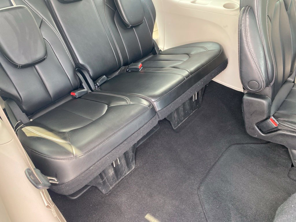 Used 2023 Chrysler Pacifica Touring-L FWD image 24