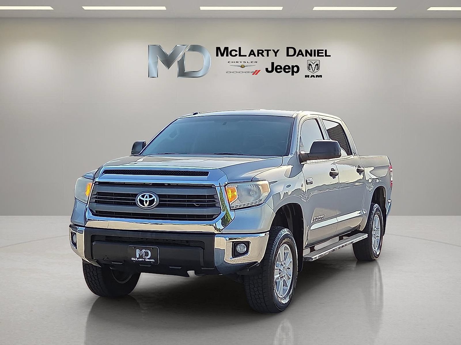 Used 2014 Toyota Tundra SR5 AWD/4WD image 2