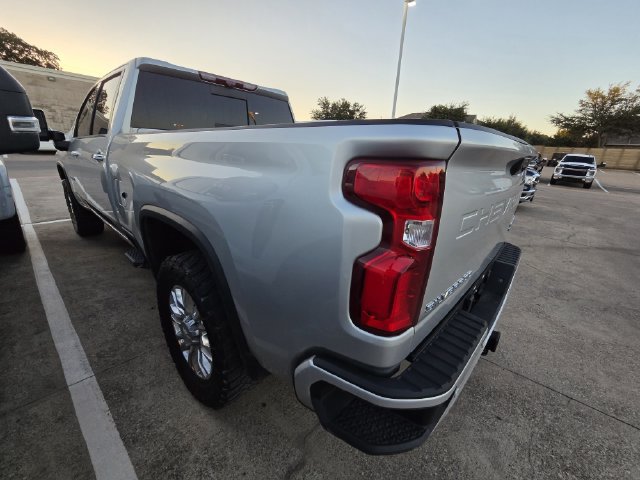 Used 2023 Chevrolet Silverado 2500 High Country w/ Technology Package AWD/4WD image 4
