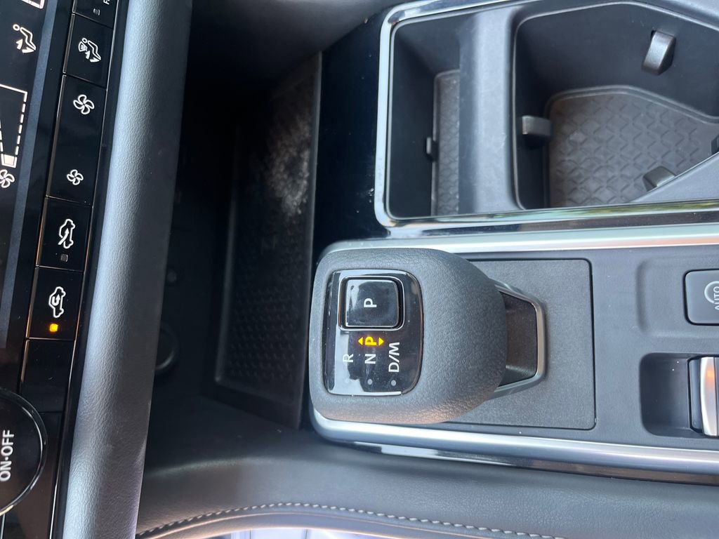 Used 2025 Nissan Pathfinder SL FWD image 25