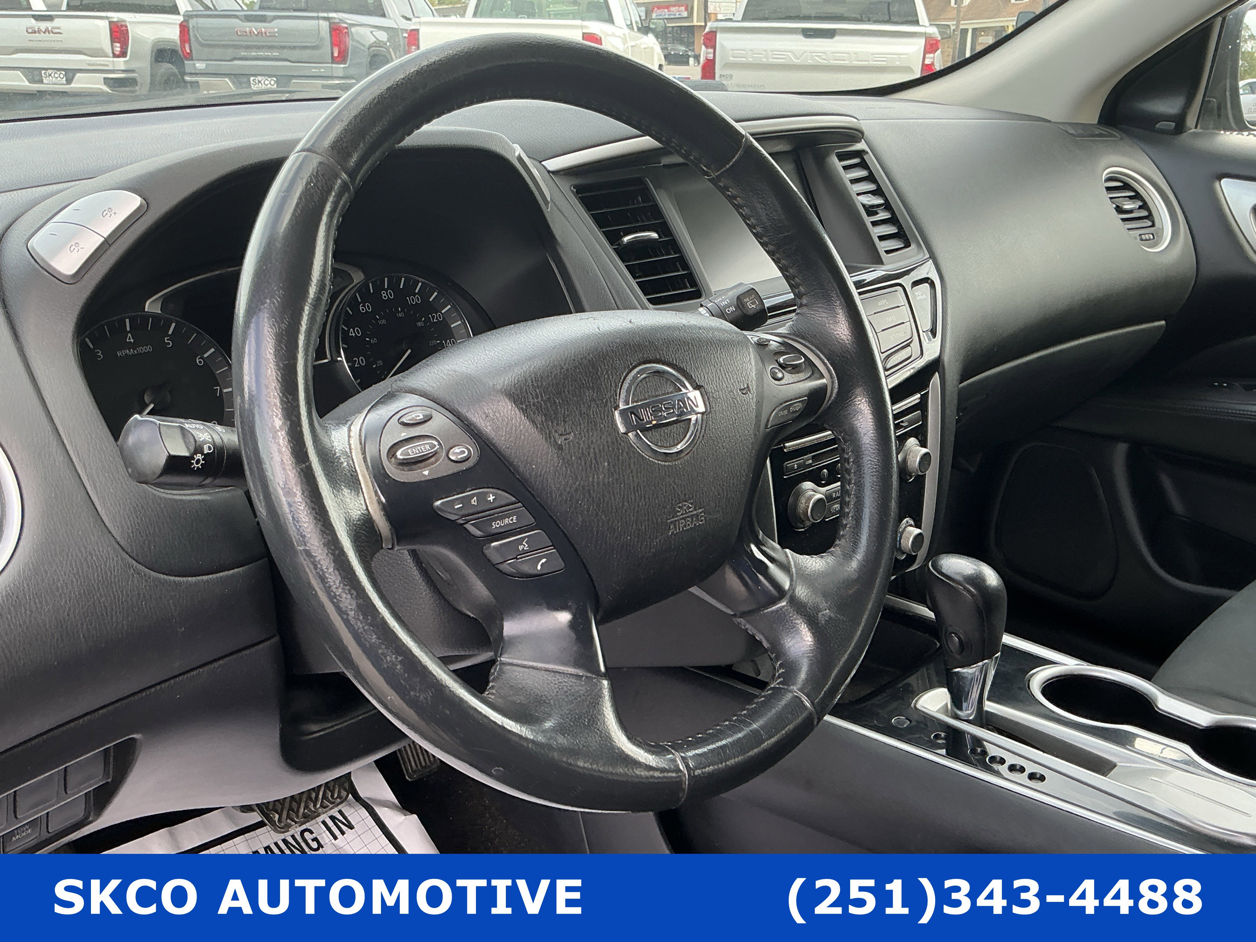 Used 2019 Nissan Pathfinder SV image 8