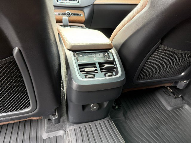 Used 2024 Volvo XC90 B5 Plus w/ Protection Package Premier image 13