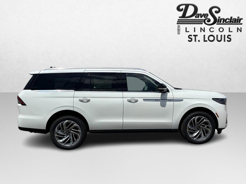 New 2026 Lincoln Navigator Reserve AWD/4WD image 2