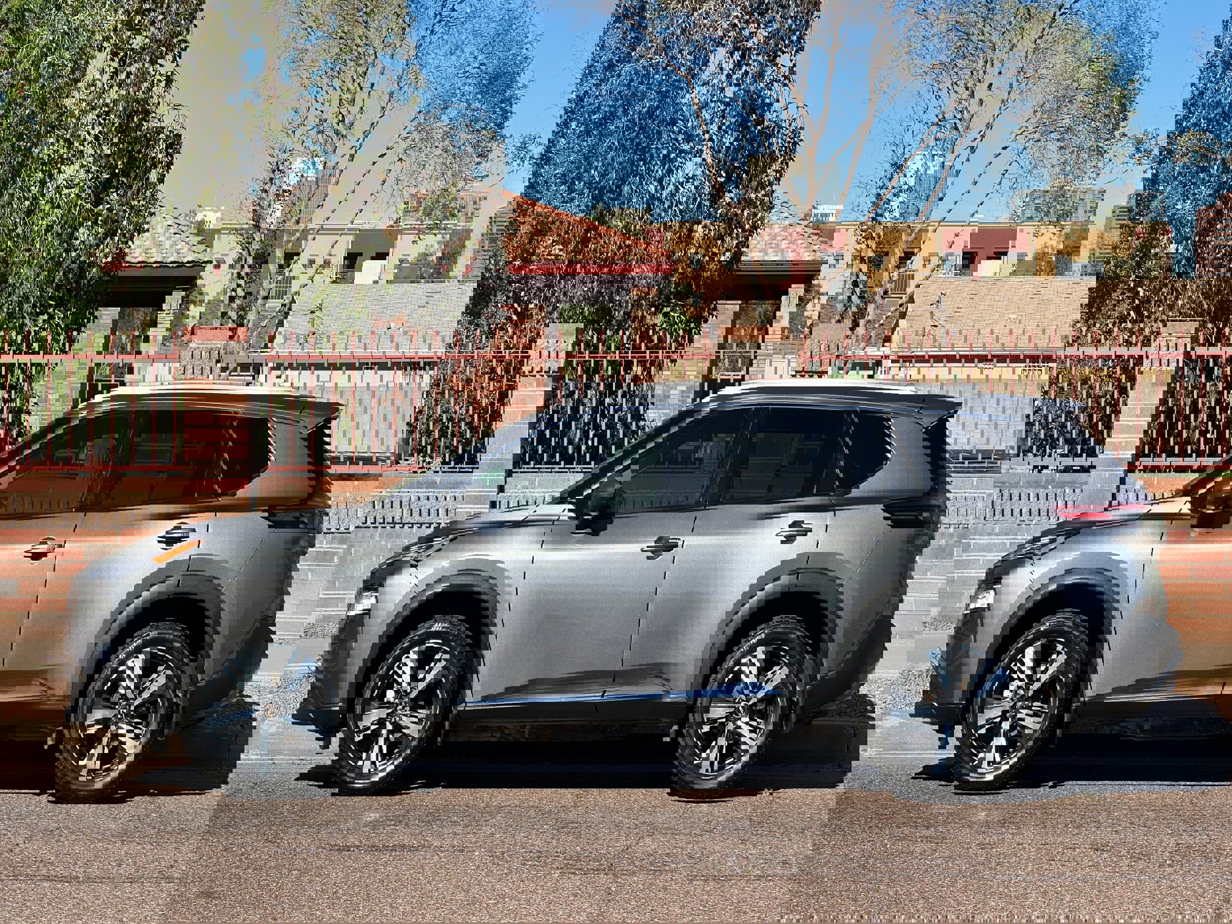 Used 2022 Nissan Rogue SL FWD image 3