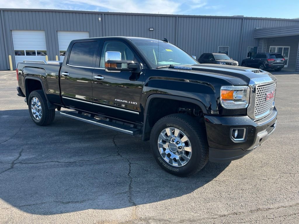 Used 2017 GMC Sierra 2500 Denali w/ Duramax Plus Package AWD/4WD image 3