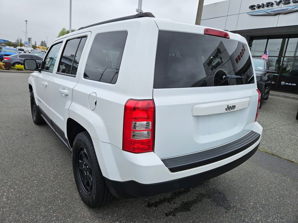 Used 2016 Jeep Patriot Sport w/ Power Value Group FWD image 3