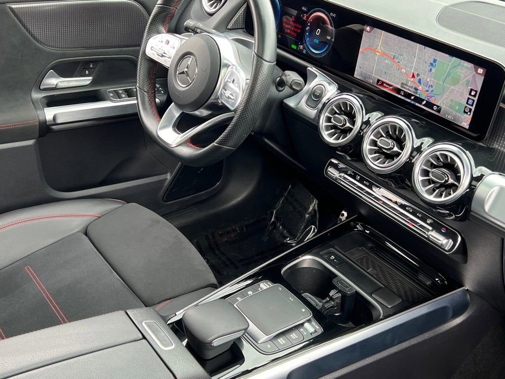 Used 2022 Mercedes-Benz EQB 300 4MATIC image 15