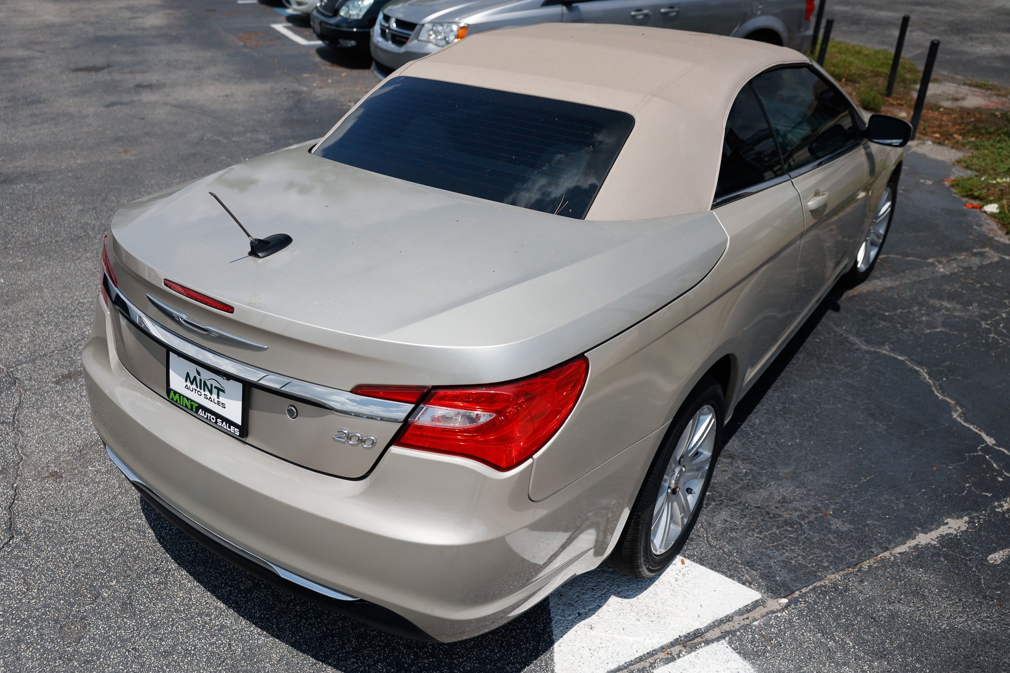 Used 2013 Chrysler 200 Touring w/ Cold Weather Group FWD image 15