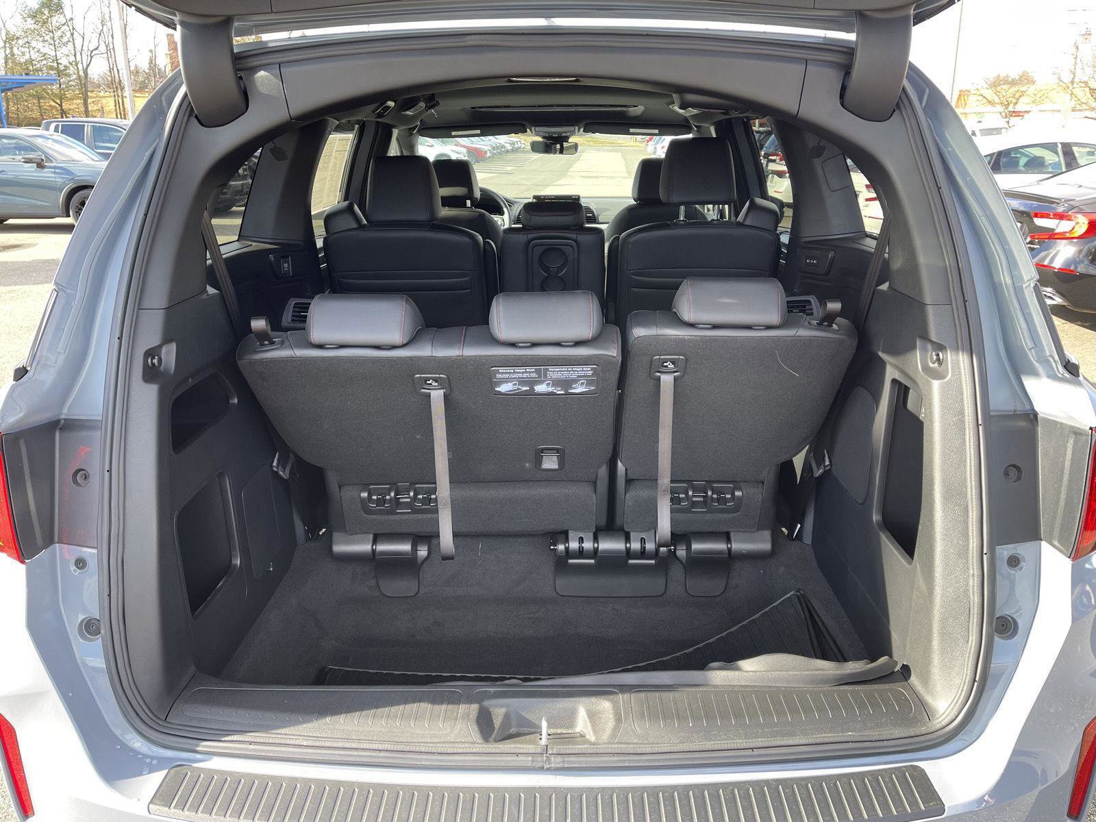 Used 2025 Honda Odyssey Sport-L image 18