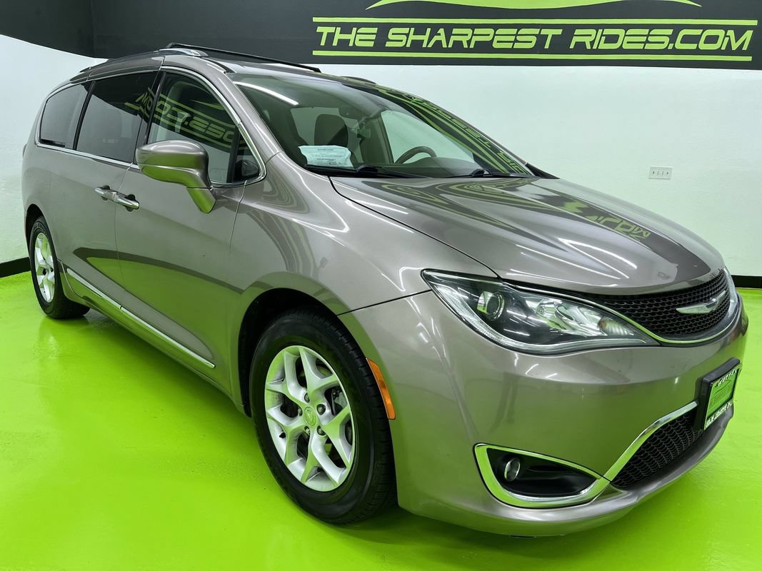 Used 2017 Chrysler Pacifica Touring-L Plus w/ Tire & Wheel Group FWD image 2