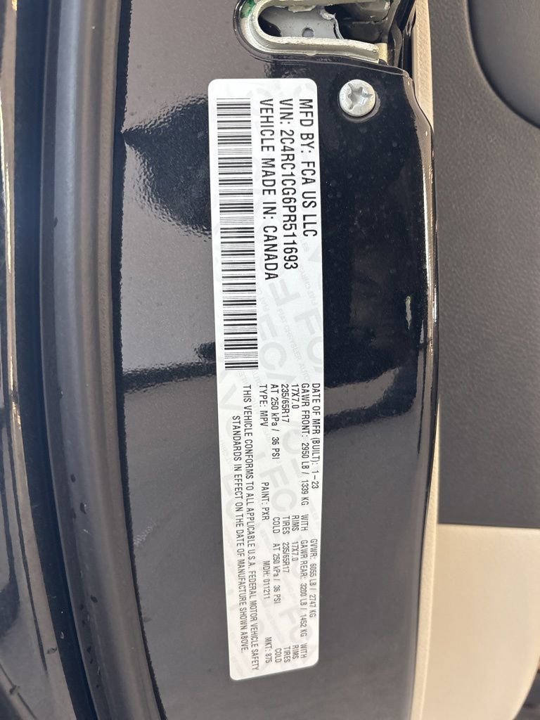 Used 2023 Chrysler Voyager LX image 6