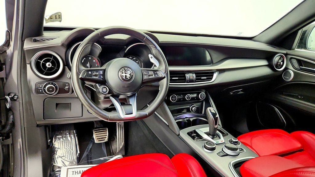 Used 2022 Alfa Romeo Stelvio Veloce AWD/4WD image 13