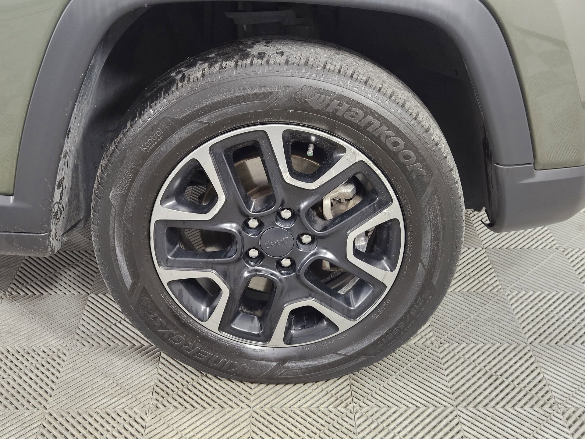 Used 2019 Jeep Compass Trailhawk w/ Cold Weather Group image 9