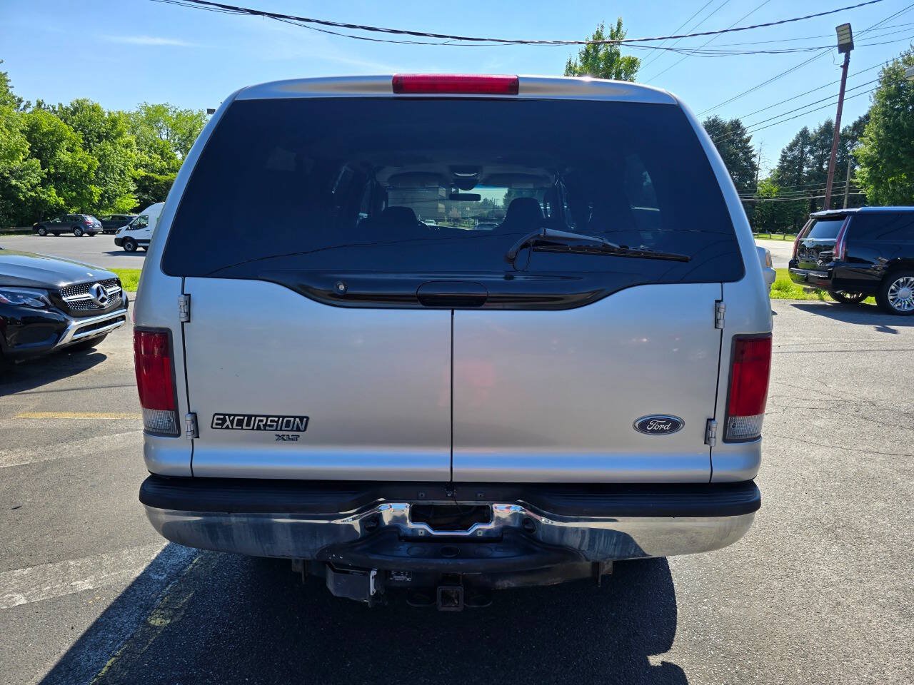 Used 2004 Ford Excursion XLT AWD/4WD image 4