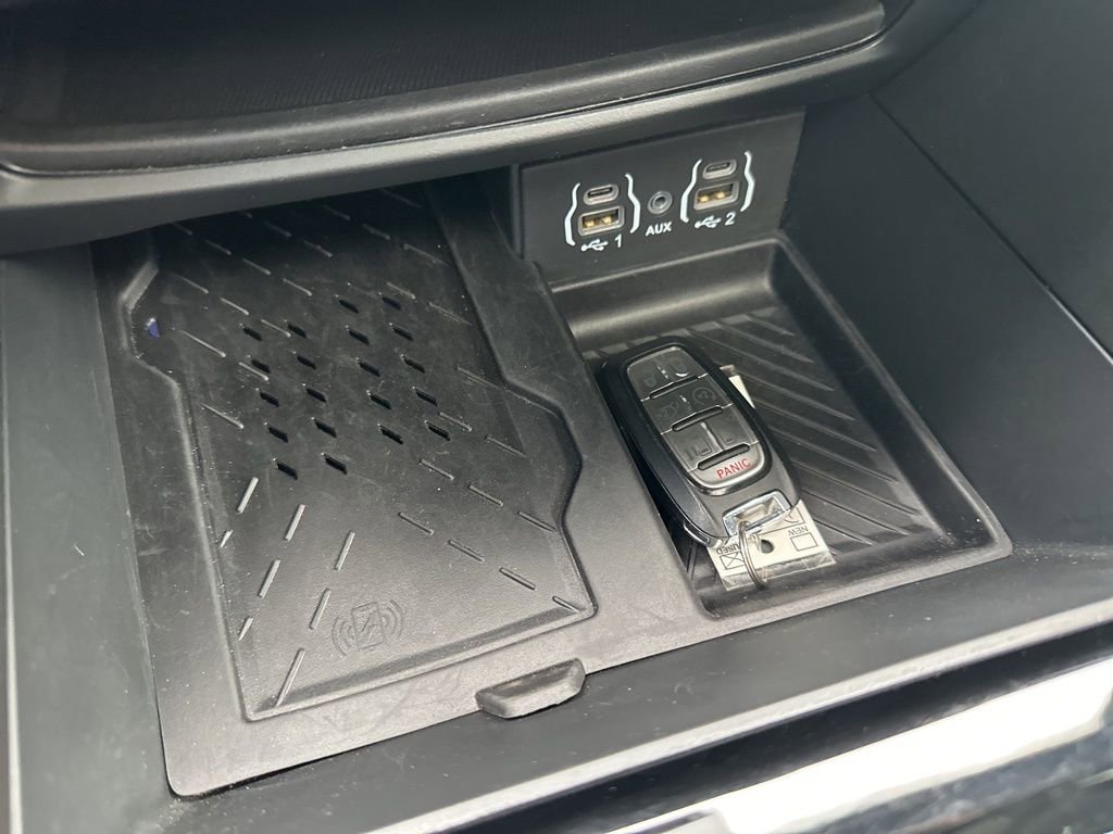 Used 2025 Chrysler Pacifica Limited image 28