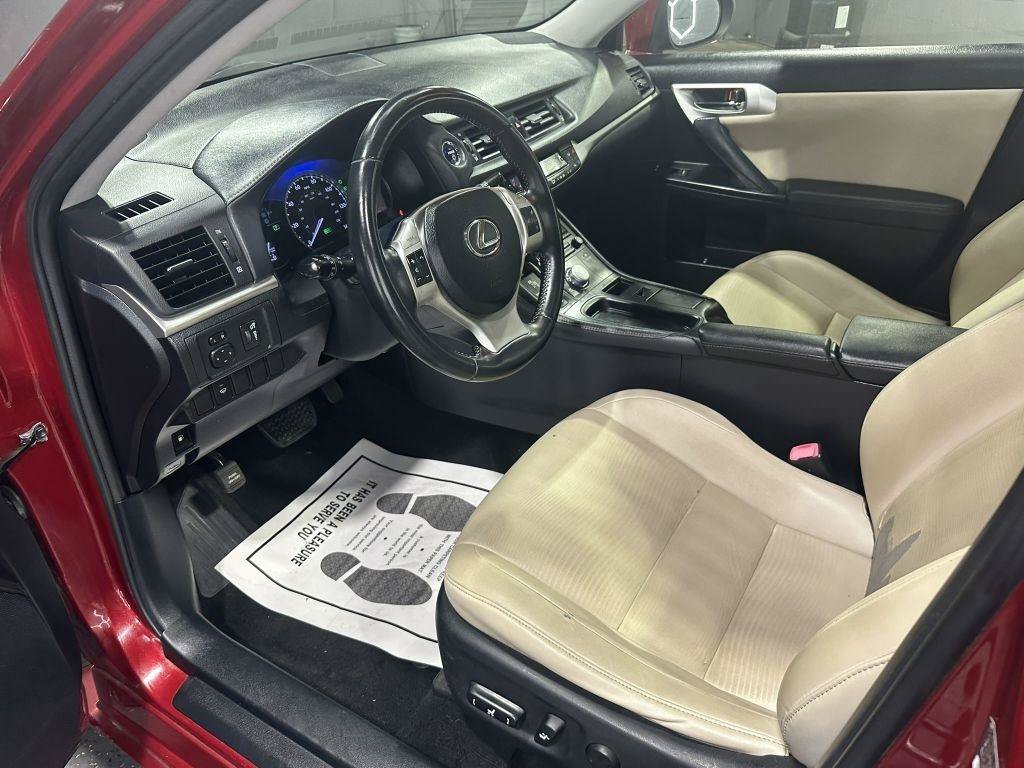 Used 2013 Lexus CT 200h FWD image 23