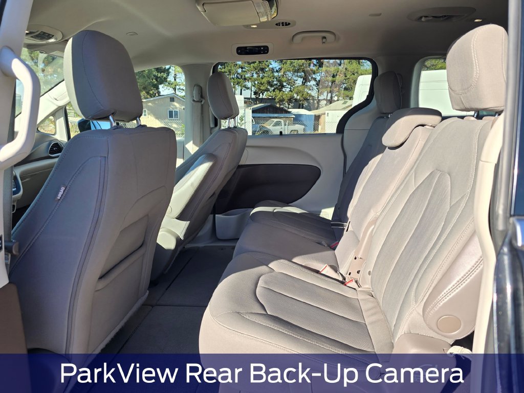 Used 2020 Chrysler Pacifica Touring w/ Tire & Wheel Group FWD image 13