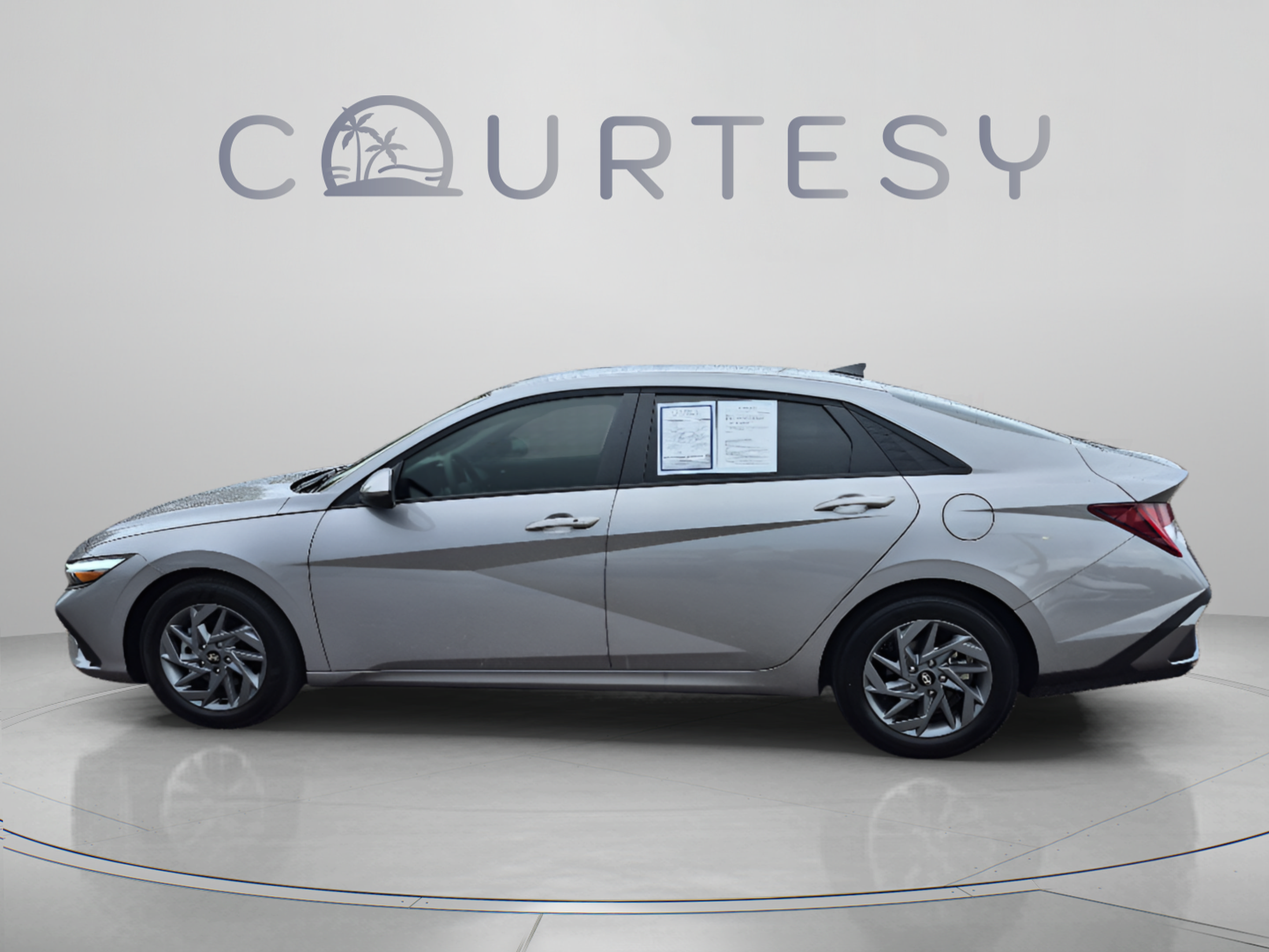 Certified 2025 Hyundai Elantra Hybrid w/ Cargo Package FWD image 2