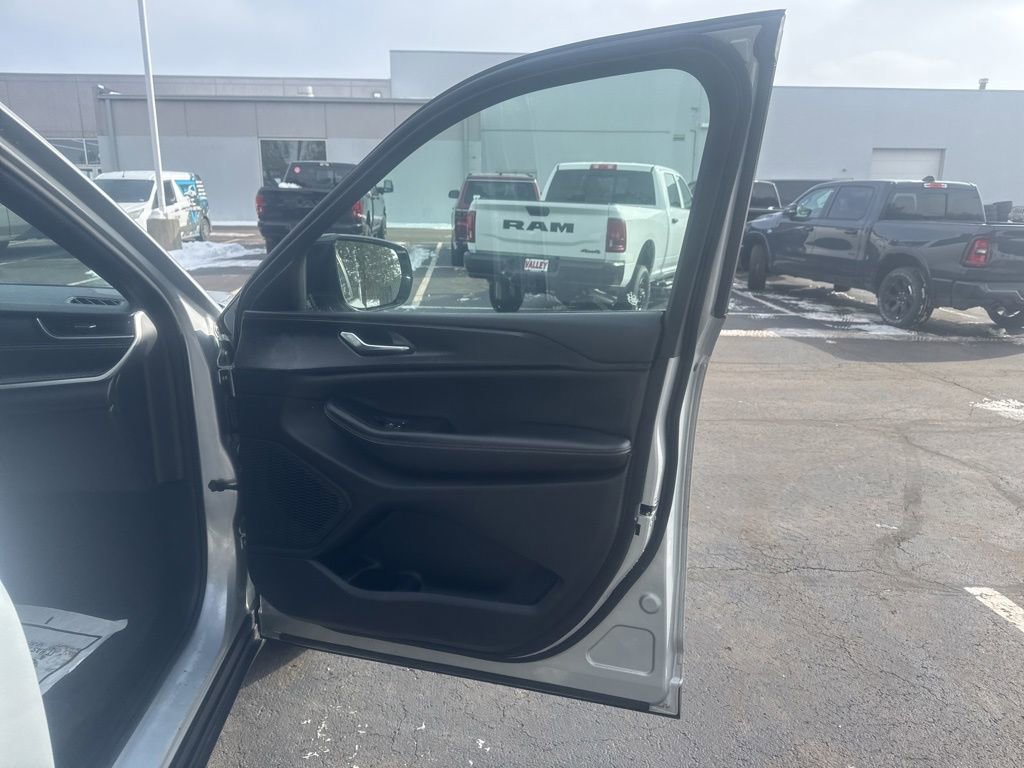 Used 2024 Jeep Grand Cherokee Altitude image 43