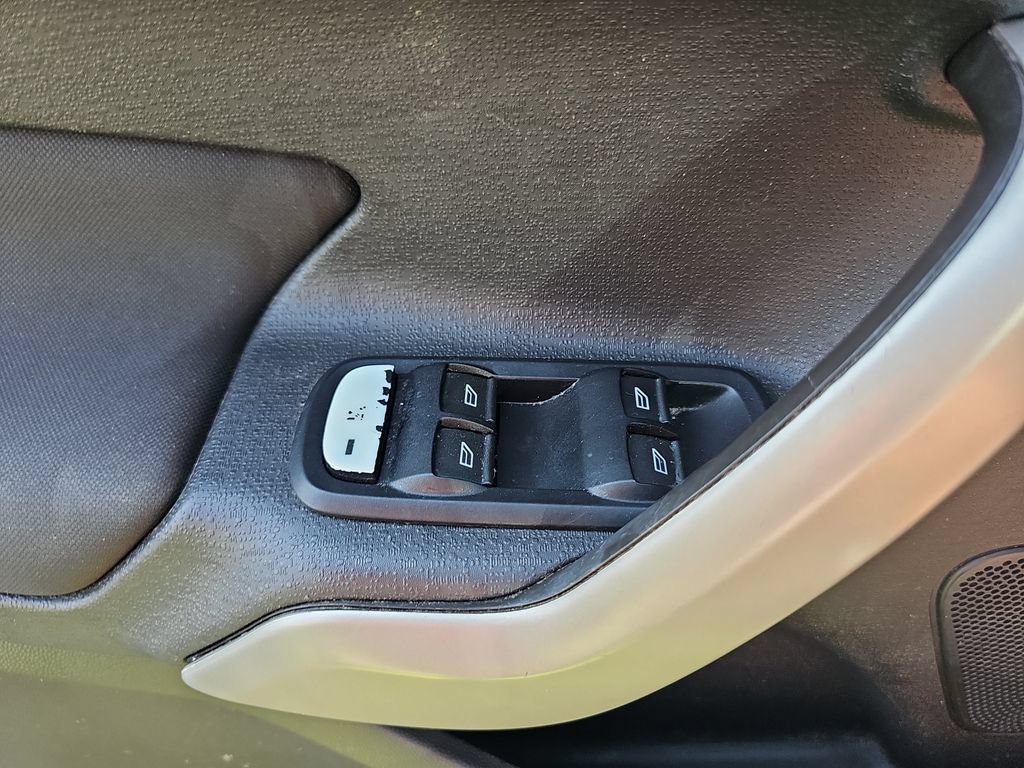 Used 2013 Ford Fiesta SE FWD image 25