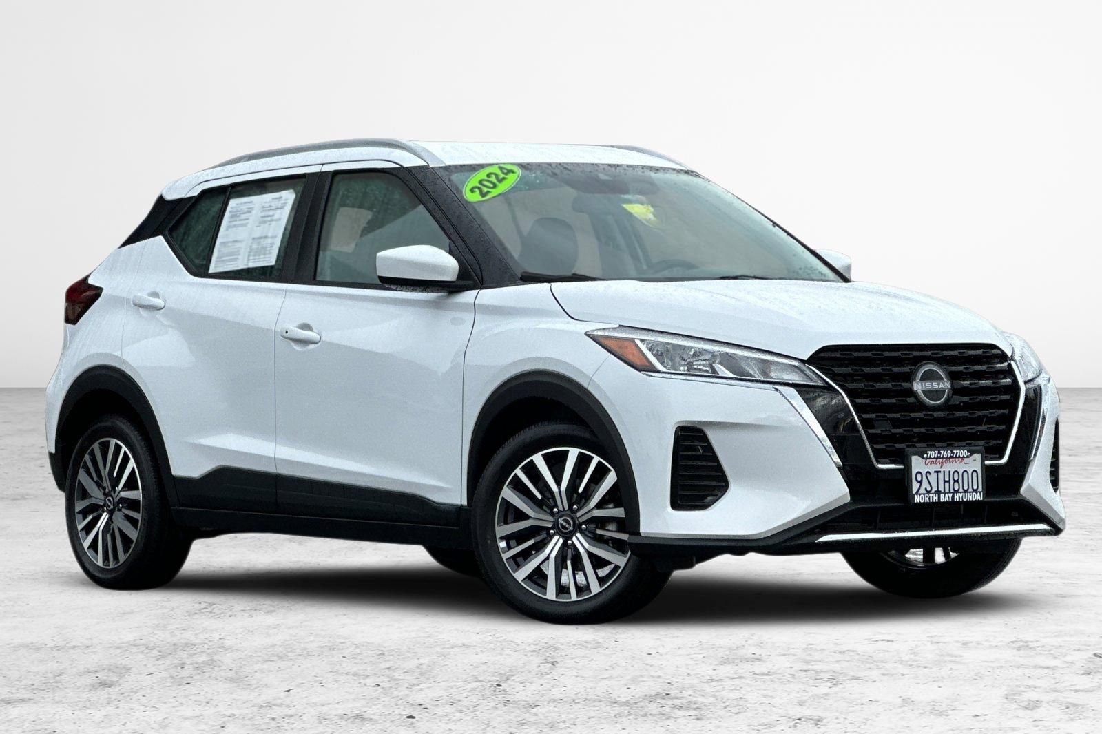 Used 2024 Nissan Kicks SV image 2