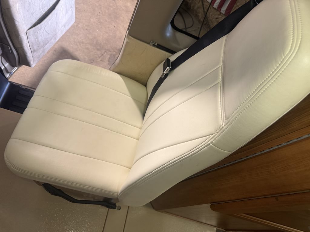 Used 2011 Chevrolet Express 2500 w/ Power Package RWD image 38