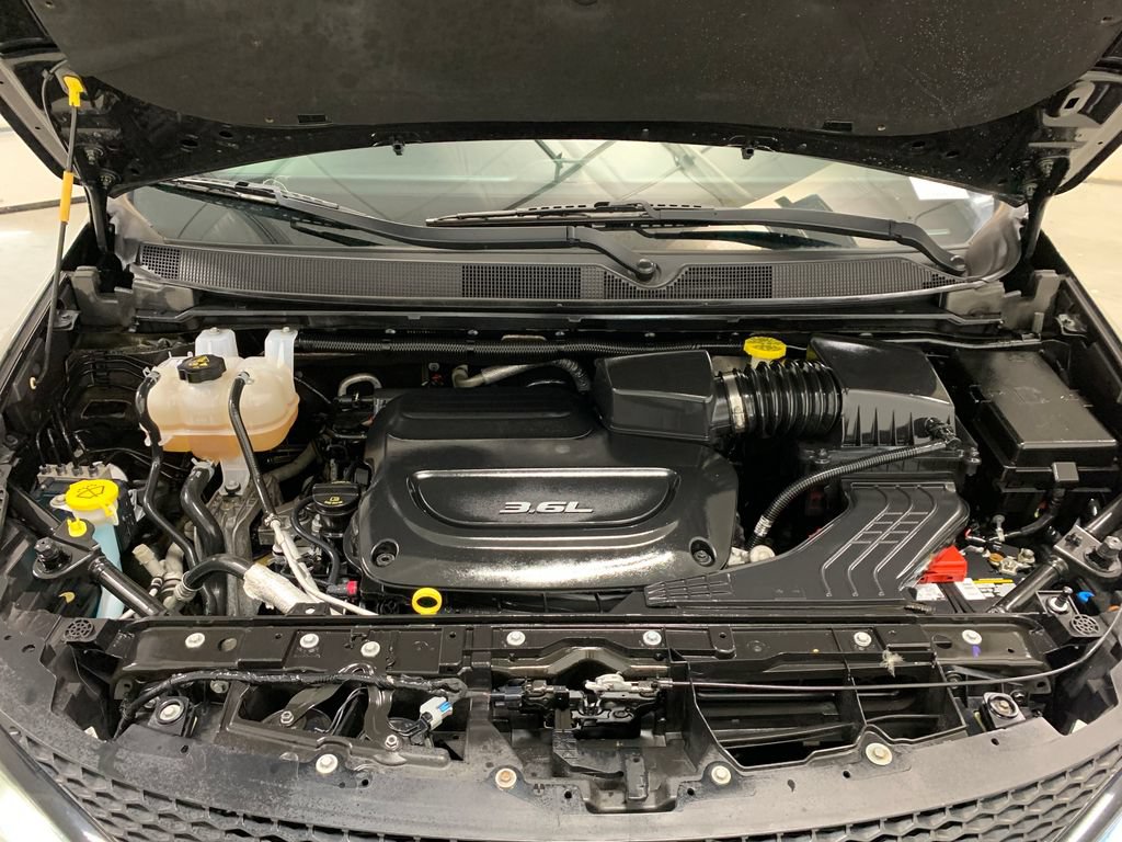 Used 2018 Chrysler Pacifica Touring Plus w/ S Appearance Package FWD image 31