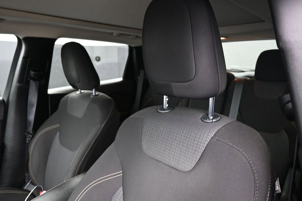 Used 2016 Jeep Cherokee Latitude w/ Comfort/Convenience Group AWD/4WD image 21