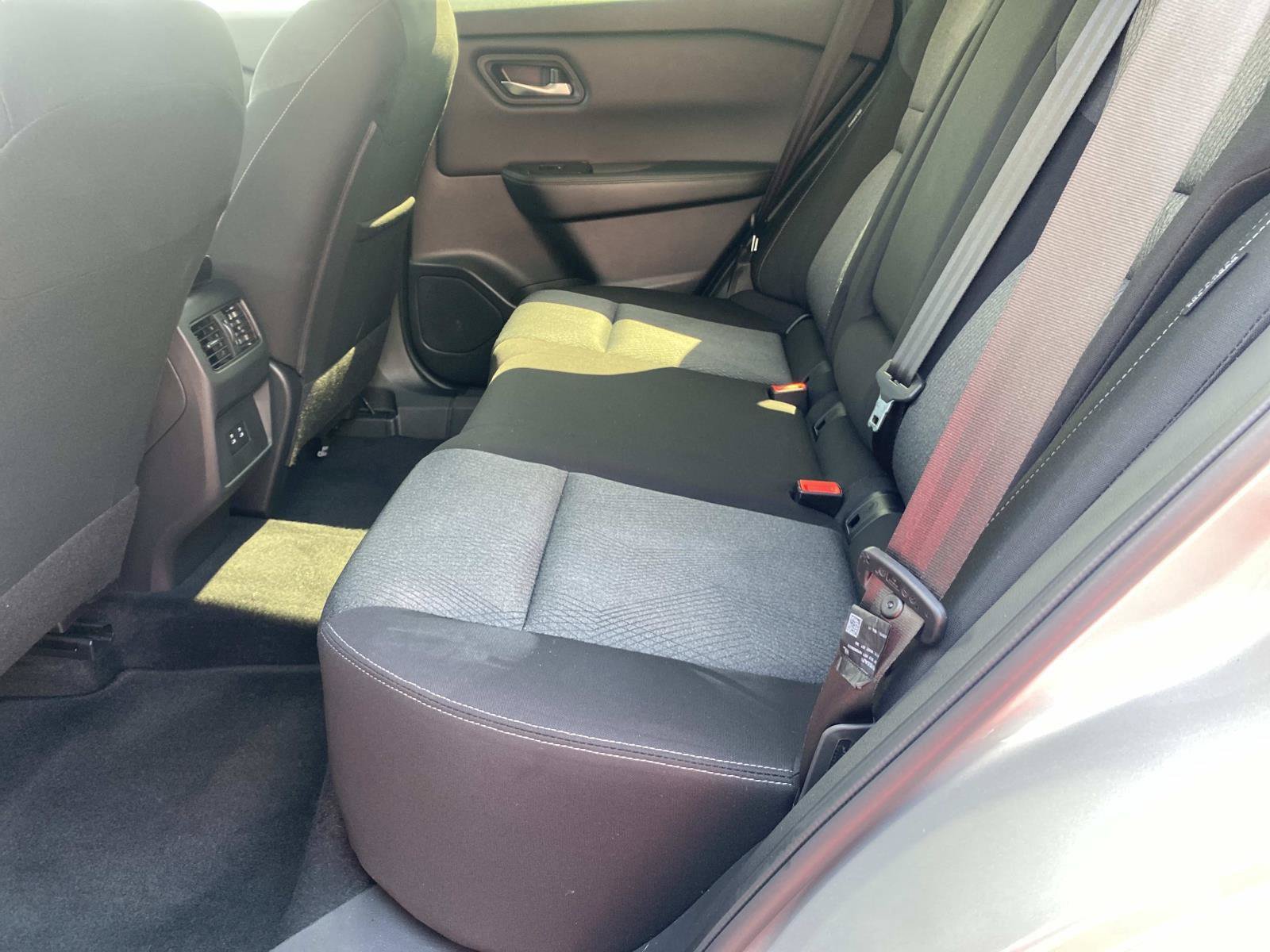 Used 2025 Nissan Rogue SV FWD image 17