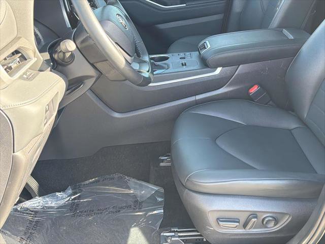 Certified 2025 Toyota Highlander XLE FWD image 25